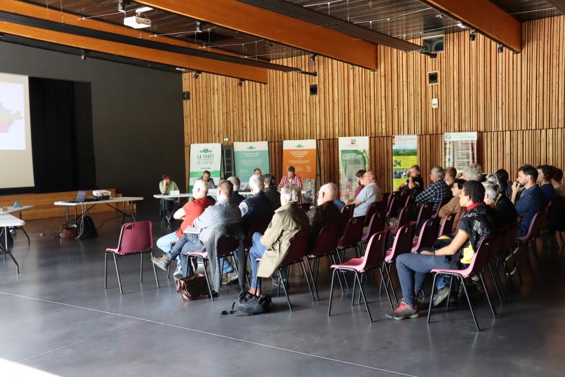 Les intervenants ont échangé autour de l'avenir de la forêt en Haute-Loire. 