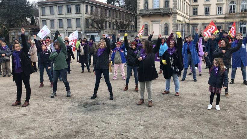 Place du Breuil, flash mob lors de la journée internationale des droits des femmes
