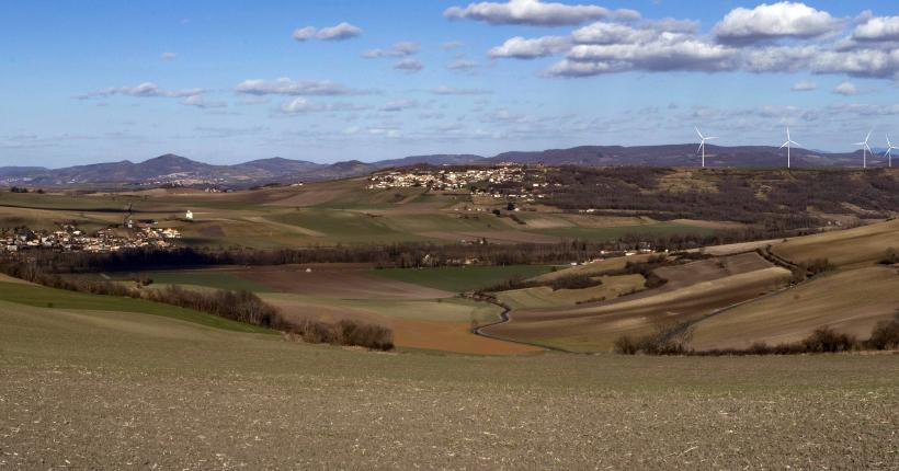 Une projection des éoliennes sur le plateau de Pardines.
