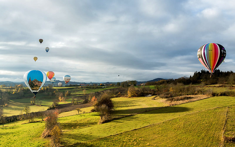 Départ de montgolfières vers le Puy-en-Velay