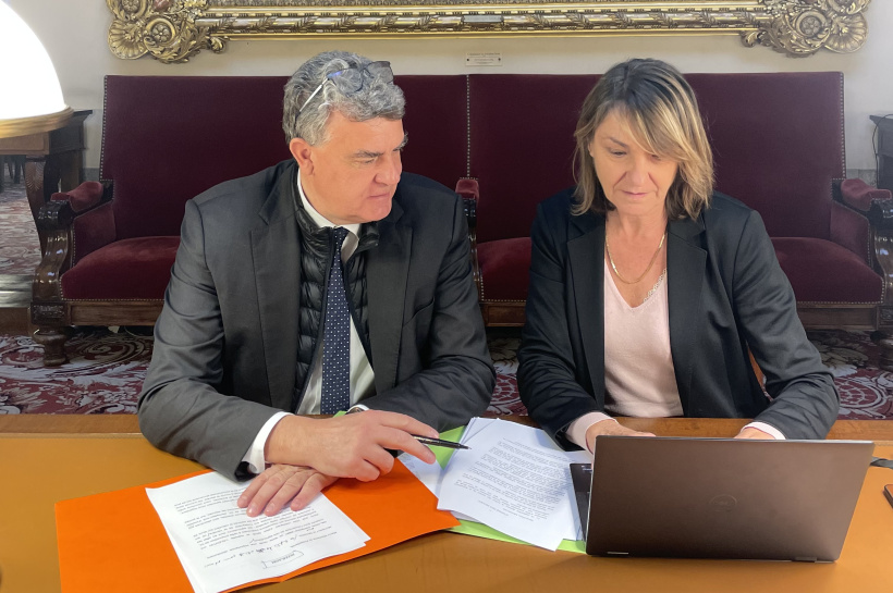 Les deux députés de la Haute-Loire (LR) à l'Assemblée nationale.