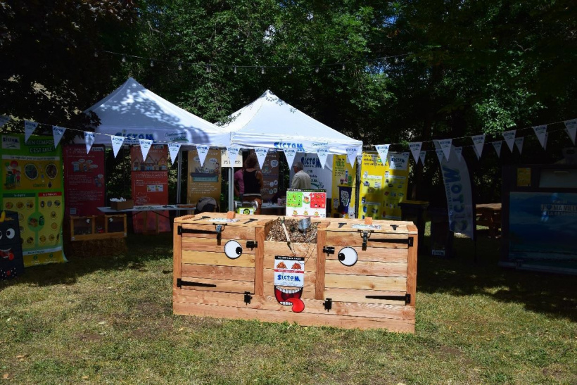 Le stand du Sitcom Issoire-Brioude, pour parler du traitement des déchets.