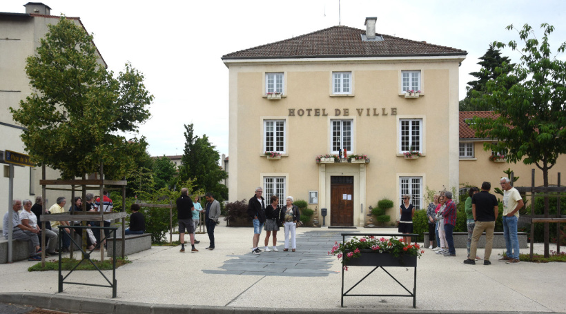 À Monistrol/Loire, le mouvement est très peu suivi. Vingt présents et...aucun élu. 