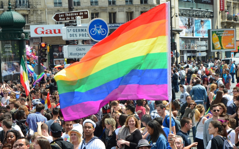 Le drapeau arc-en-ciel, symbole de la communauté LGBT