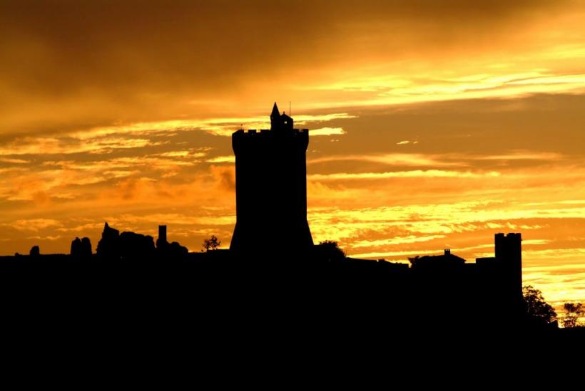 Polignac la forteresse et un coucher de soleil