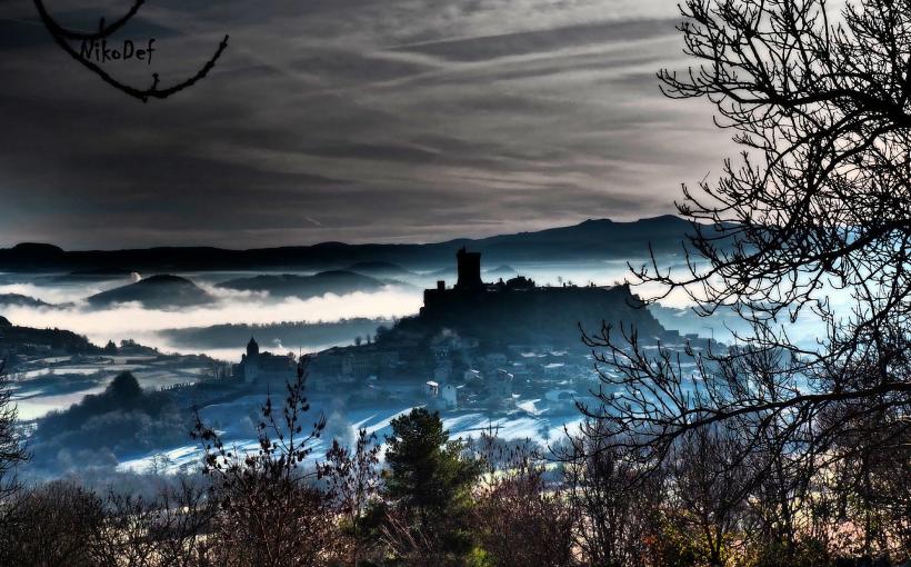 Polignac, cité des mystères, des ombres et des Seigneurs...