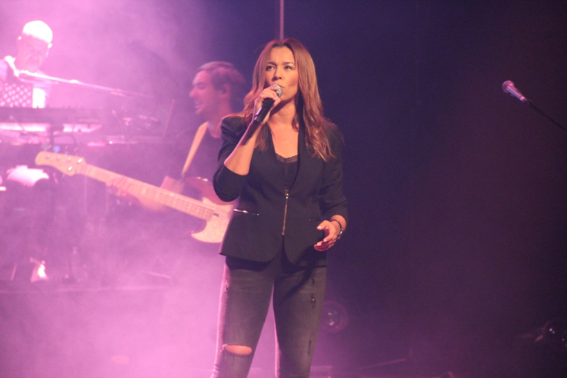 La chanteuse Chimène Badi sur la scène du Théâtre du Puy-en-Velay