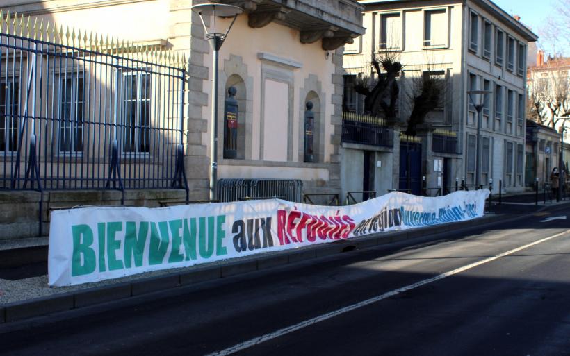 Une journée internationale de soutien aux migrants organisée par RESF 43. 