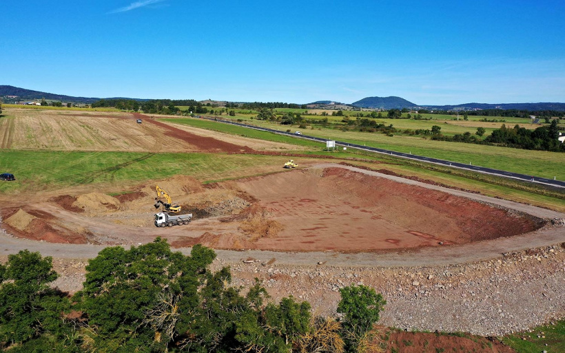 Une retenue collinaire en construction à Coubladour.