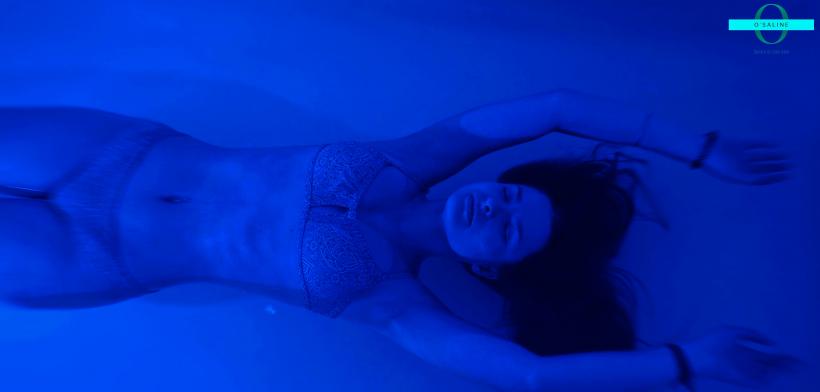 Le bain de flottaison permet d'éliminer le stress et l'anxiété.