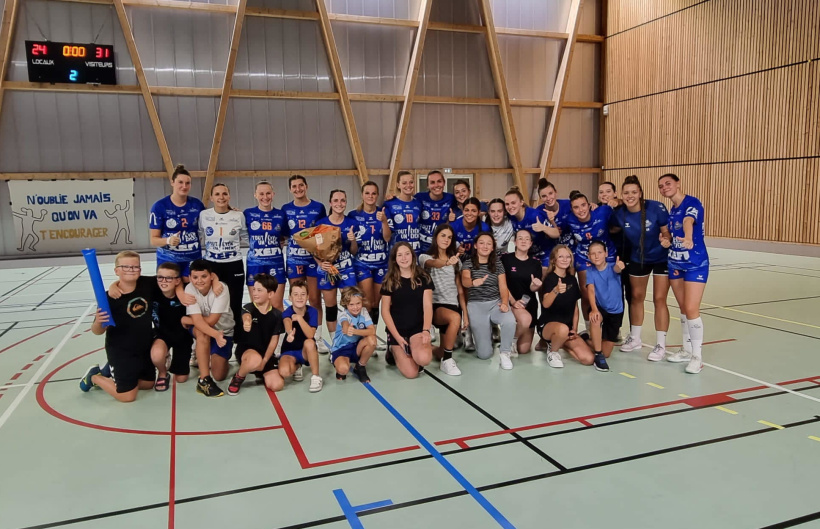 L'équipe du SGBHB dans le gymnase de Retournac. 