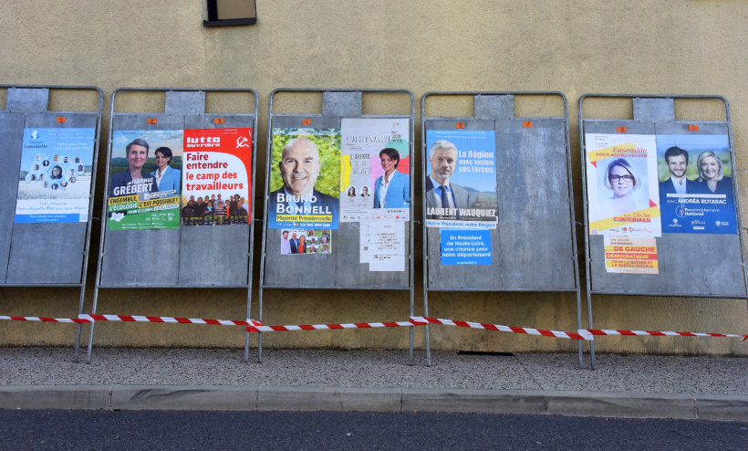 Les panneaux électoraux au soir du 25 juin à Monistrol-sur-Loire. 