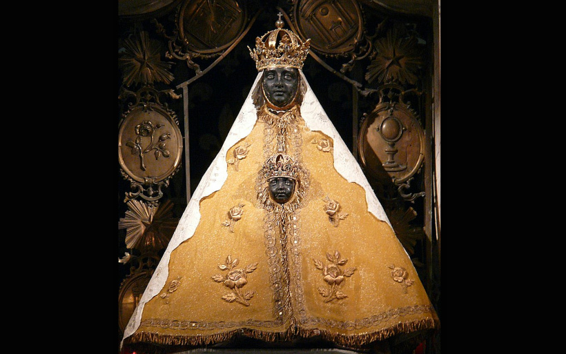 La Vierge Noire de la Cathédrale Notre-Dame-du-Puy-en-Velay. 