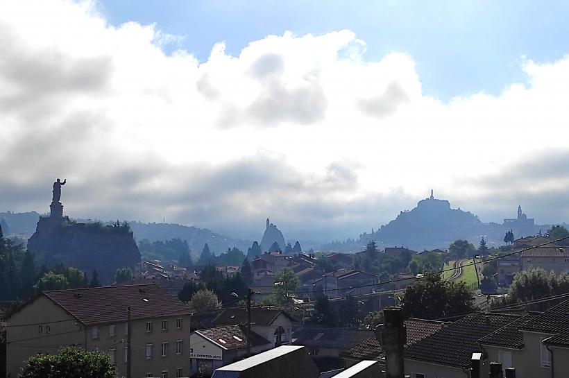 Les monument religieux du Puy-en-Velay depuis Espaly Saint Marcel