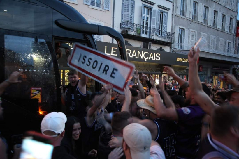 L'arrivée à Issoire des champions.