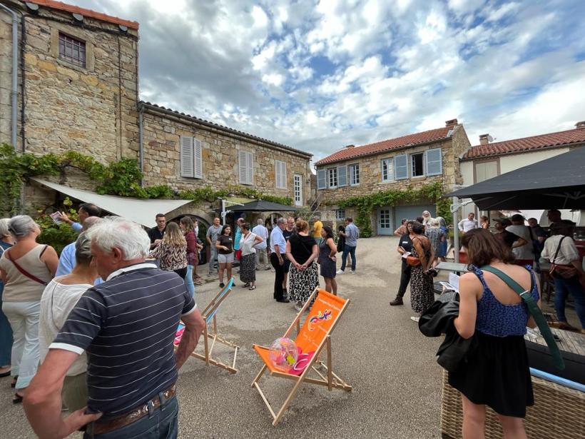 Sous un beau temps au centre de Montpeyroux.