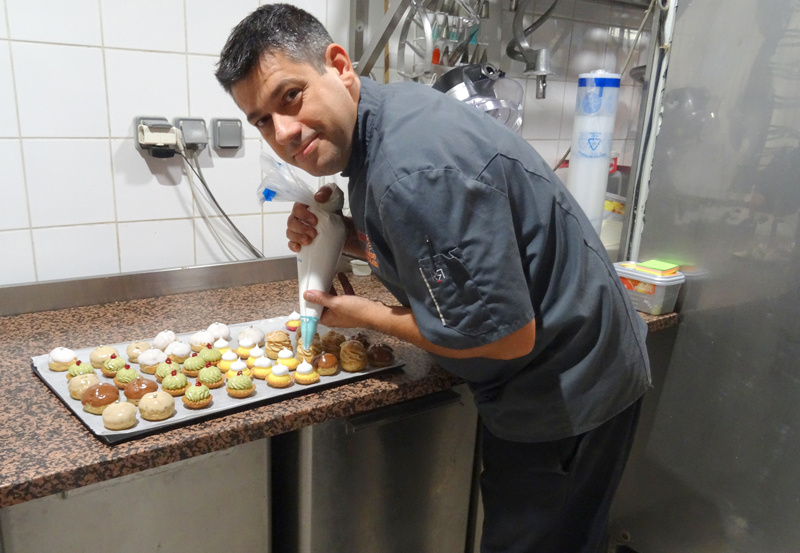 Yann Sabot, maître pâtissier de la rue Saint-Gilles au Puy.