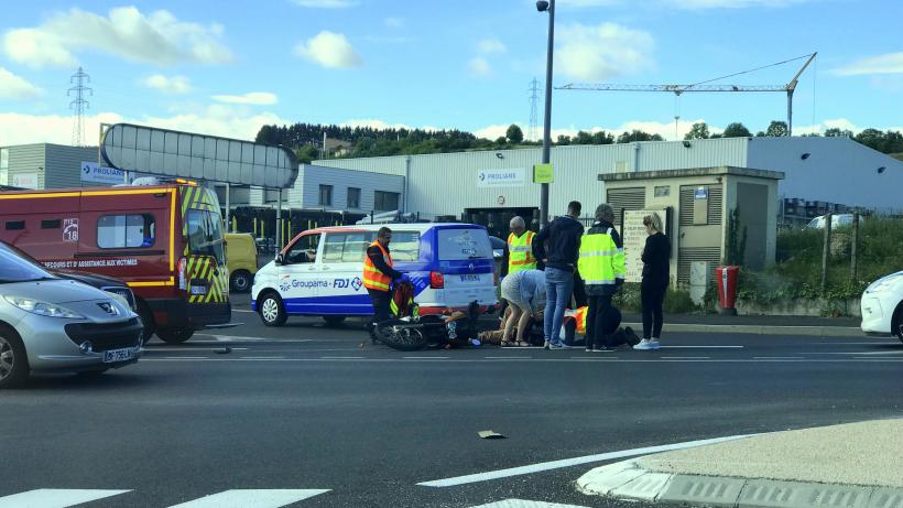 Le motard a été évacué aux urgences de l'hôpital Emile Roux du Puy.