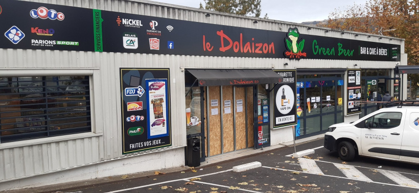 Le bar-tabac Le Dolaizon 2.0 a rouvert à 100% malgré les travaux.