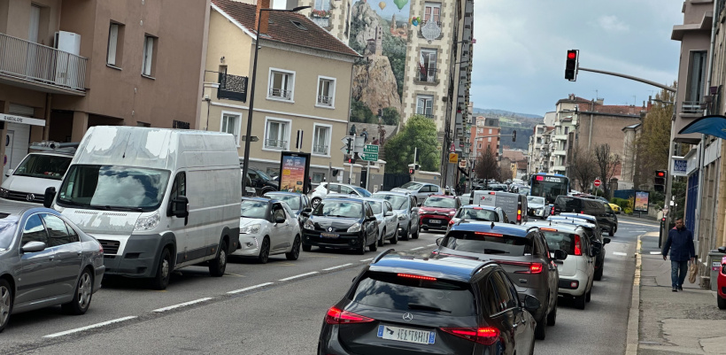 En fin de matinée difficile de se frayer un chemin sur le boulevard Maréchal Joffre