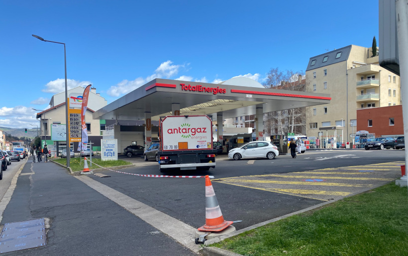 L'entrée est ponctuellement bloquée pour éviter des encombrements sur le boulevard