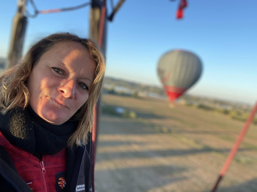 Caroline Moulin pilote professionnelle de montgolfière depuis 2009.