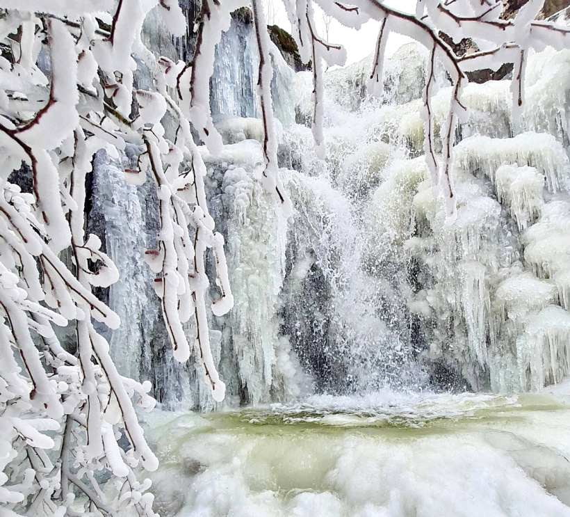 La cascade du Crouzet sous son voile de mariée 