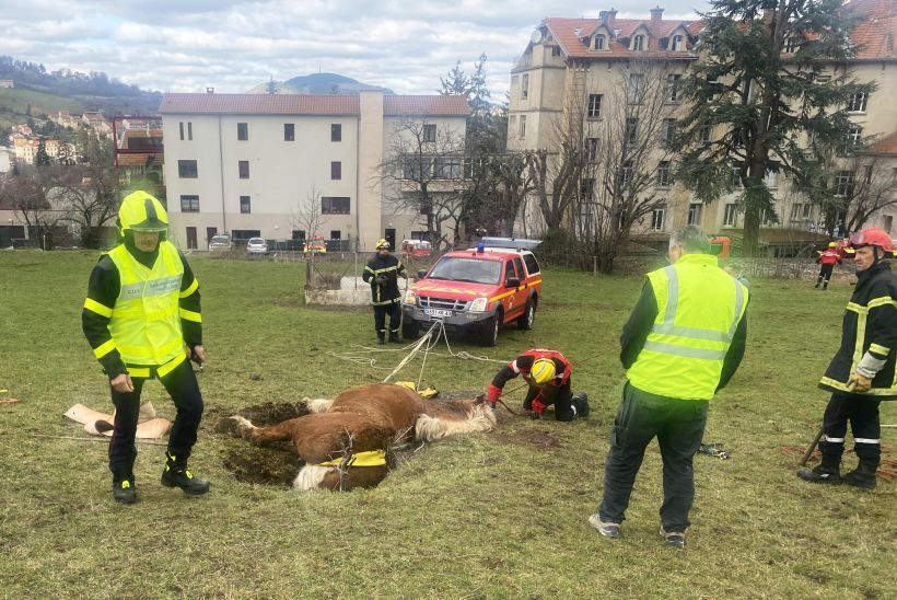 L'intervention a duré près d'une heure. 