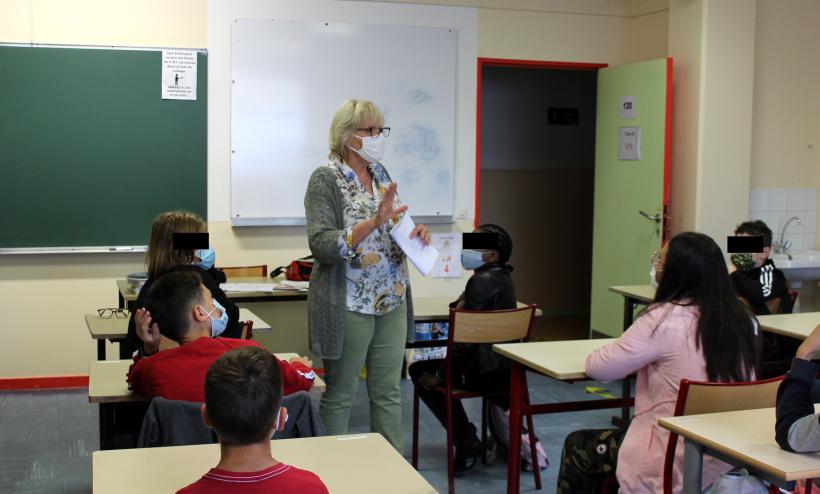 Photo d'archives de la rentrée masquée au collège Anne Frank de Brives-Charensac.