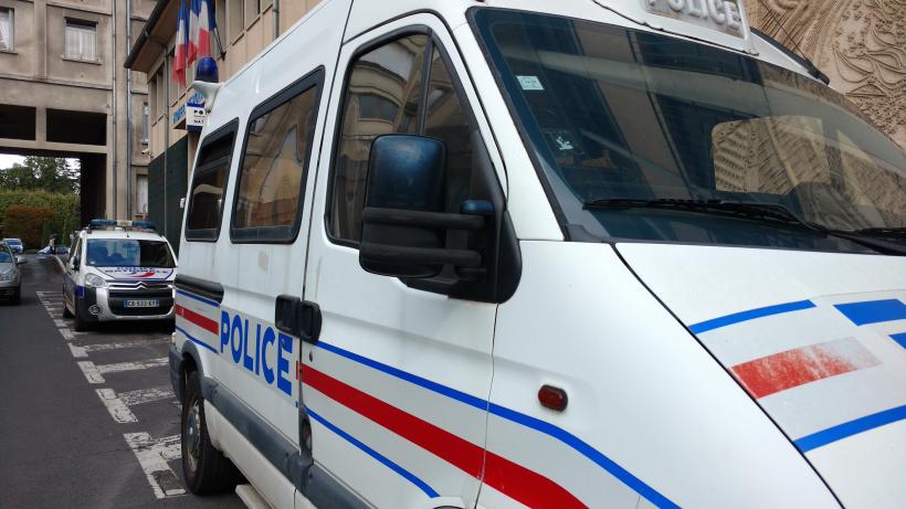 Violentes agressions lors d’un contrôle d’identité à Cournon-d’Auvergne: trois policiers blessés, un suspect mineur interpellé