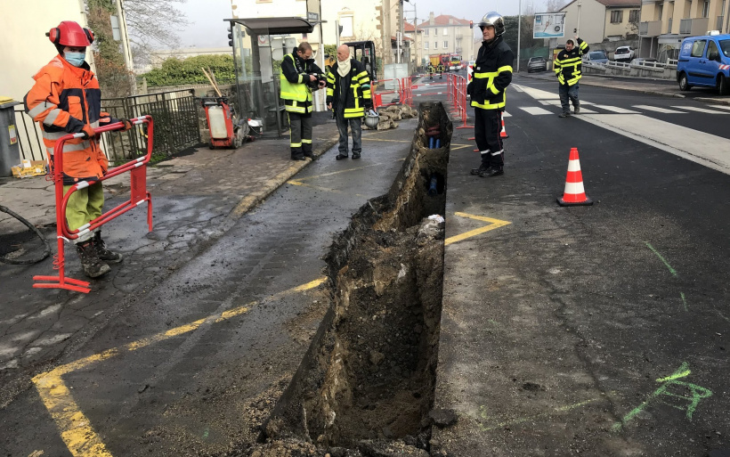 La conduite de gaz endommagée sur l'avenue Foch au Puy.