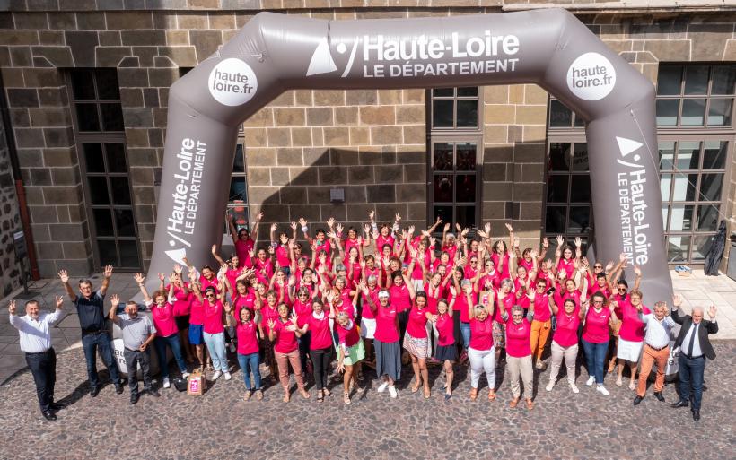 127 filles du Conseil départemental participent à la Course des Filles 2022.