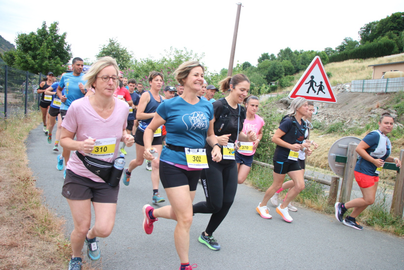 C'est avec le sourire qu'elles commencent la course