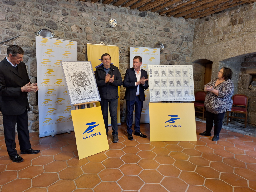Dévoilement du timbre La Bête du Gévaudan à Saugues ce mardi 30 avril 2024