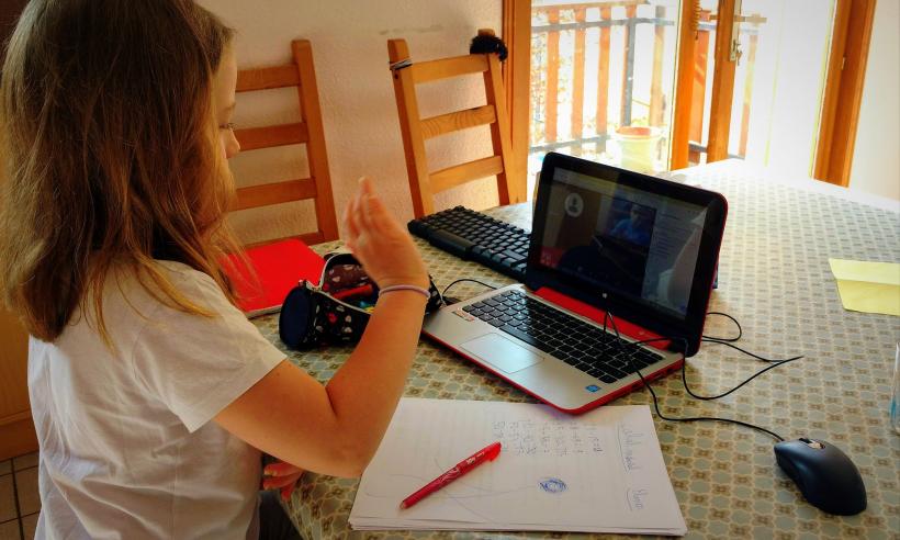 Les élèves retrouvent l'enseignement à distance.