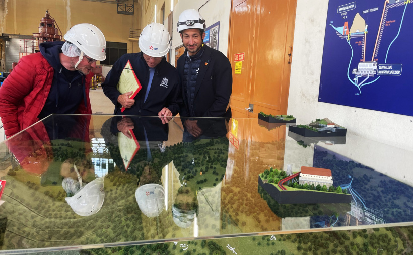 Maquette du système hydroélectrique de la centrale et des barrages 
