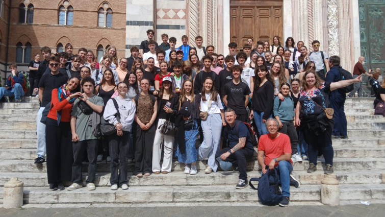L'équipe des élèves du lycée E. Chabrier à la découverte d'un pan d'Italie.