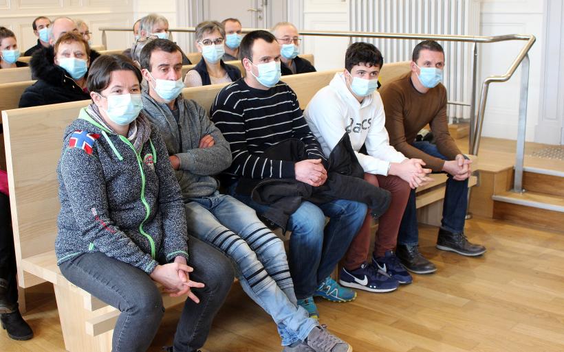 La famille Salgues lors de la seconde audience judiciaire au Puy-En-Velay.