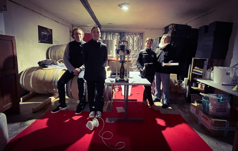 Nicolas, Annah, Jade et Odile relèvent le défi de faire un vin pétillant altiligérien