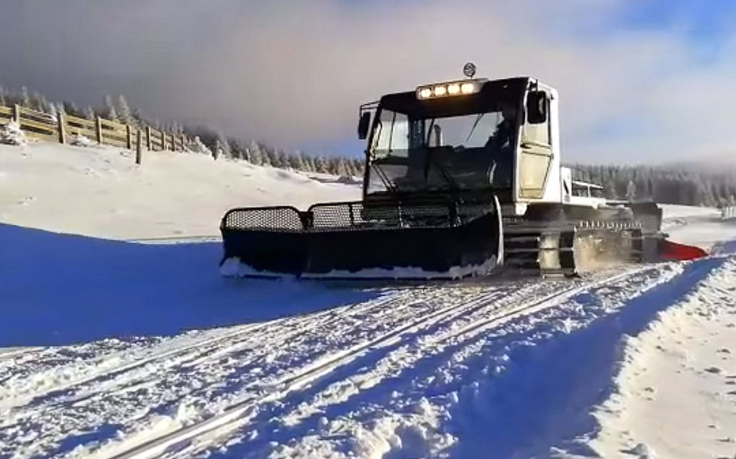 La neige recouvre le domaine skiable des Estables.