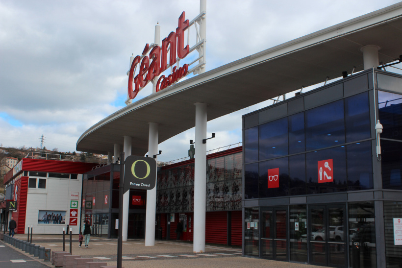 L'enseigne Casino Géant, rachetée en partie par le groupe des Mousquetaires. 