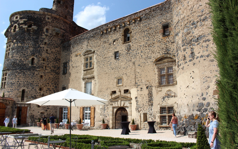 Le château de St-Vidal, propriété de Vianney d'Alençon. 
