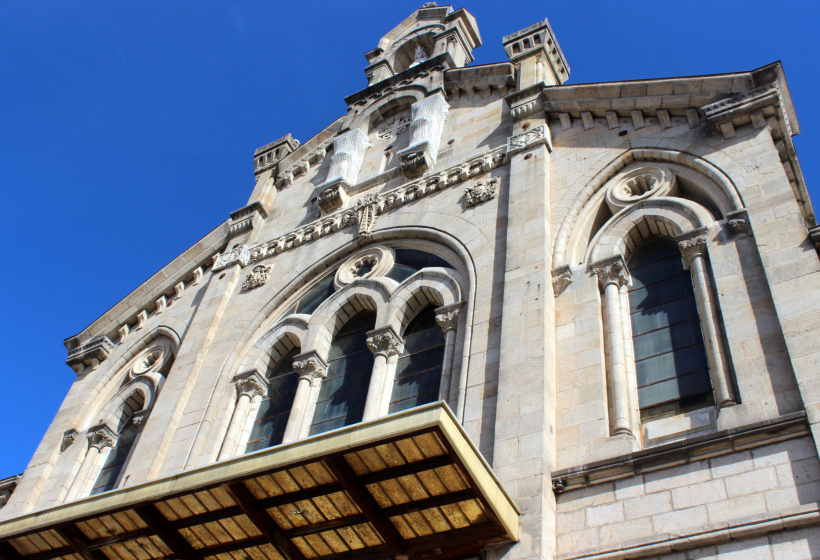 La façade de l'hôpital Sainte-Marie au Puy-en-Velay.