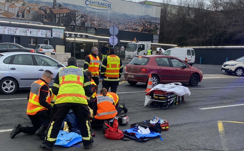 Une voie a été neutralisée par les forces de l'ordre pour laisser la place aux pompiers.