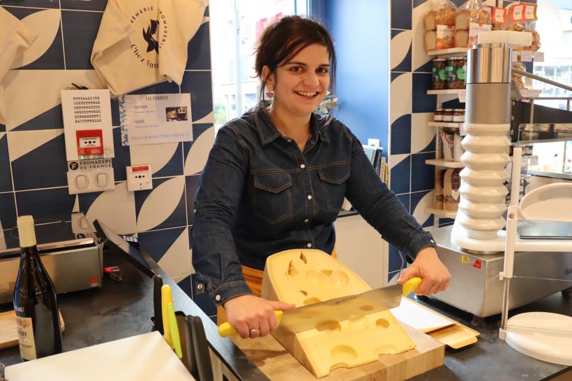 Fanette Mourot possède la fromagerie Chez Fanette au Puy. 