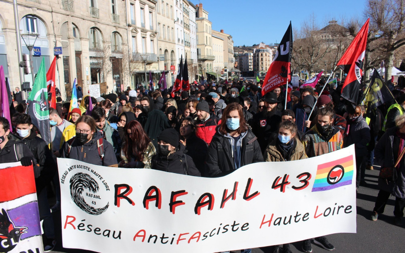 La manifestation contre l'extrême droite a été intensément suivie. 