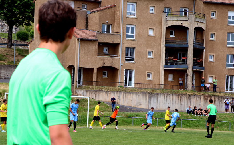 Les jeunes arbitres veillent au bon déroulement des matchs