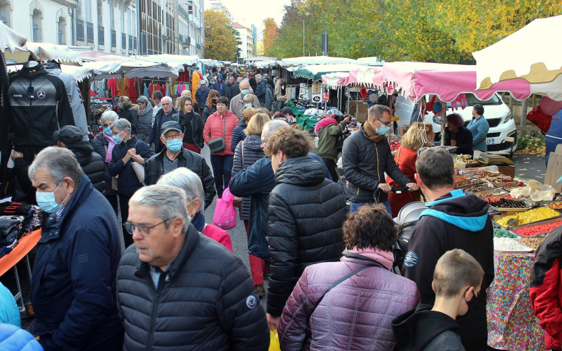 Foule à la foire de la Toussaint 2021.