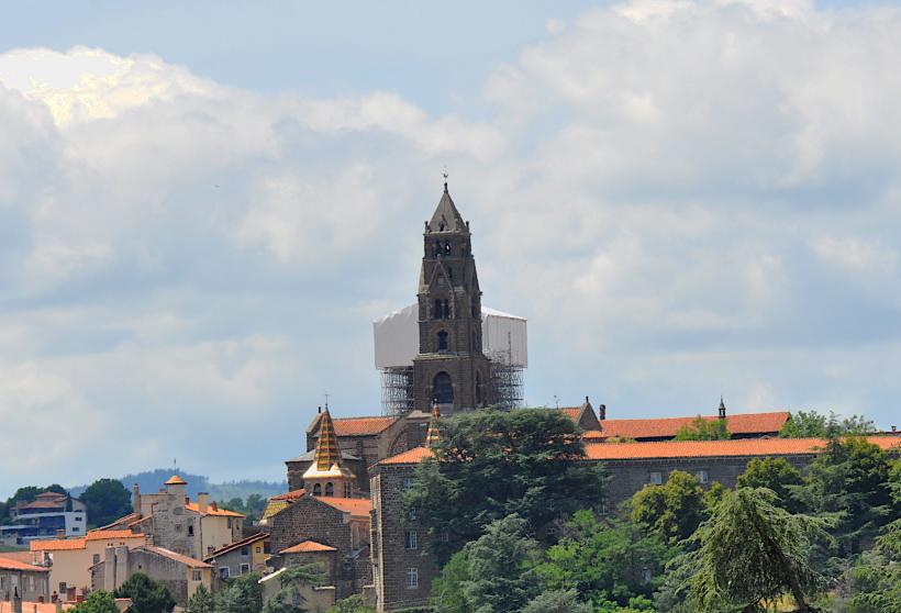 "Five, four, tree, two, one...ignition". Décollage réussie pour la cathédrale du Puy. 