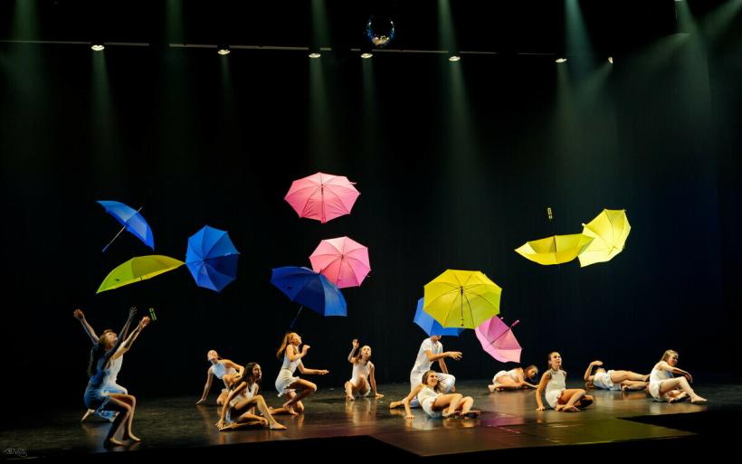 Près de 190 élèves de Centre Danse ont célébré l'eau.